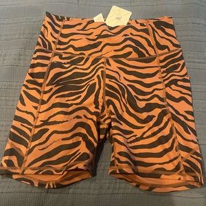 Fabletics Oasis PureLux 6” short